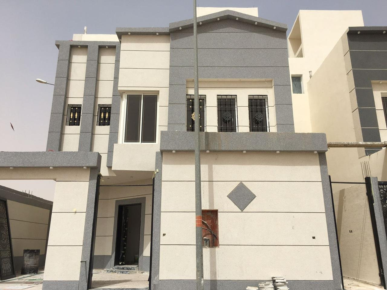 معلم كسر رخام في جده